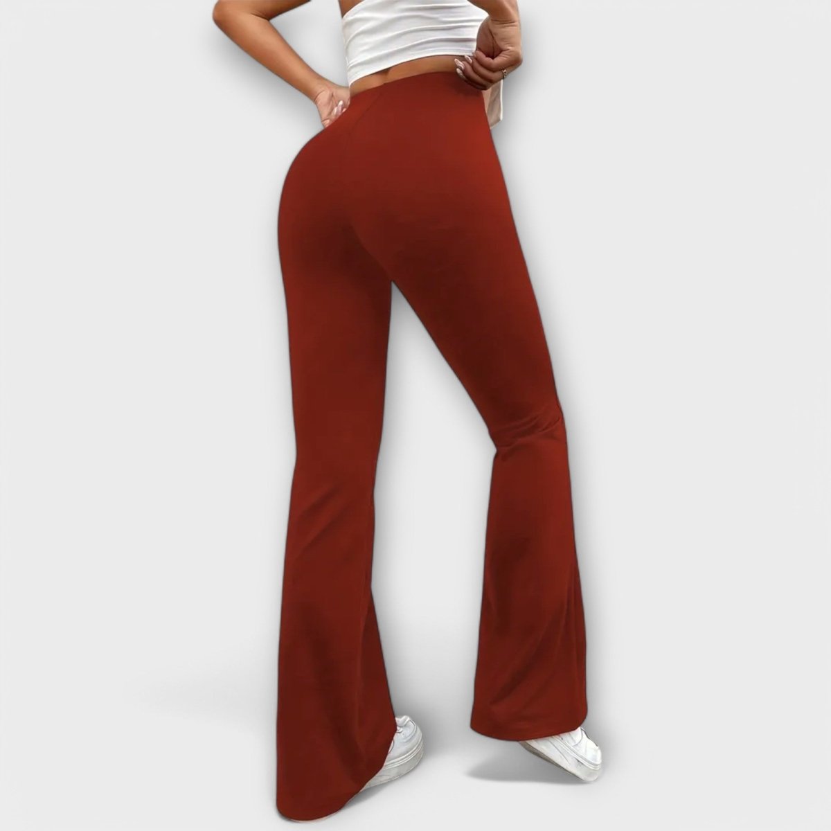 Pia- Loose trousers with flared legs